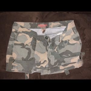 Arizona Jeans women’s cargo shorts size 11